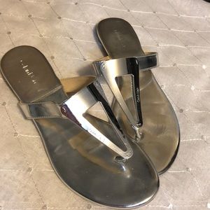Flat sandals